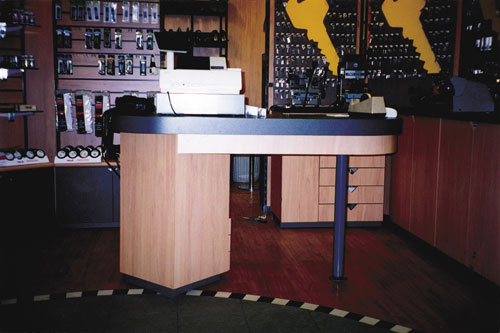 This 900mm high counter is accessible to staff and all customers. This 900mm high counter is accessible to staff and all customers.